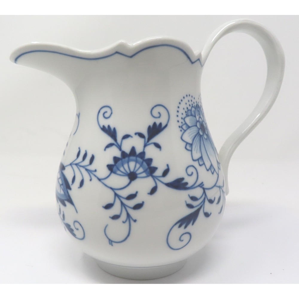 Meissen Blue Onion Porcelain Pitcher‎ Scalloped Rim Crossed Swords German